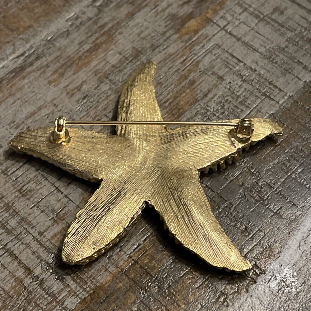 Vintage Textured Gold Tone & Green Stone Chips Beach Sea Starfish‎ Brooch Pin - Picture 3 of 7